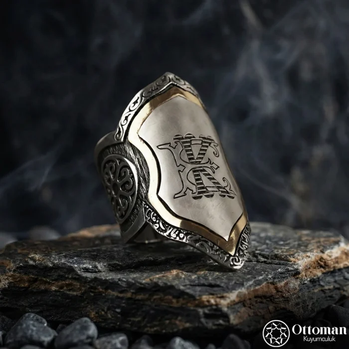 Yeni Zihgir Model Monogram Gümüş Erkek Yüzük