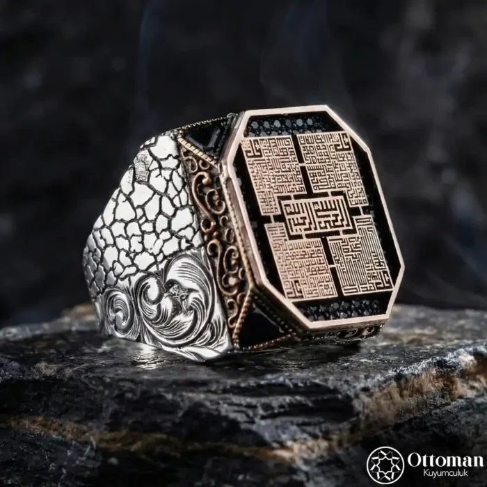 Koruma Dualı Kufi Hat Yazılı Gümüş Erkek Yüzük