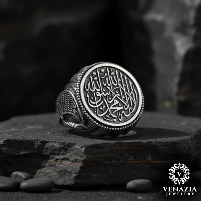 La İlahe İllallah Kılıç Motifli Gümüş Yüzük