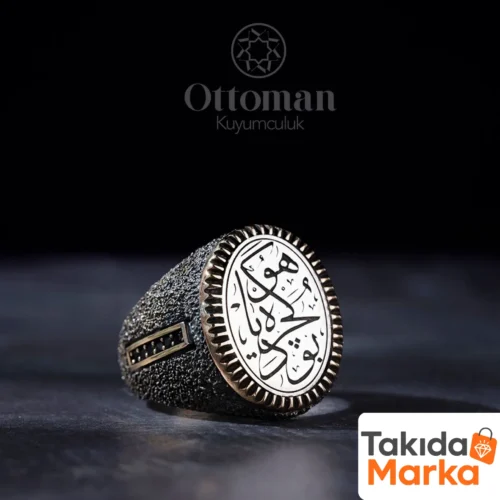 dokulu-oval-buda-gecer-yahu-5c7014.webp Dokulu Oval Buda Geçer Yahu Yazılı Gümüş Erkek Yüzük