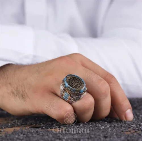 firuze-tasli-gumus-erkek-yuzuk-5c1fe3.webp Firuze Taşlı Gümüş Erkek Yüzük
