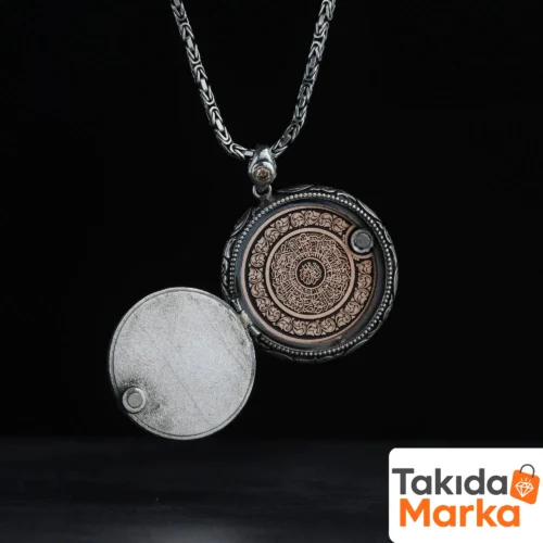 kapakli-koruma-duali-madalyon-kolye-2-b7722b.webp Kapaklı Koruma Dualı Gümüş Madalyon Kolye