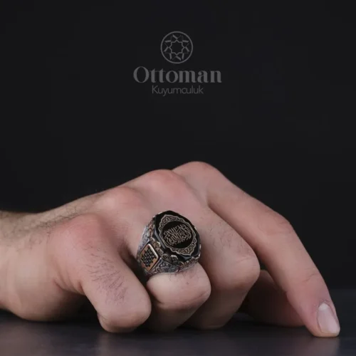 kelime-i-tevhidli-oze-ltasarim-gumus-e-adce43.webp Kelime-i Tevhidli Özel Tasarım Gümüş Erkek Yüzük