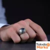 ozel-tasarim-mistik-topaz-gumus-yuzuk-0aaa-4.webp Özel Tasarım Mistik Topaz Taşlı Gümüş Erkek Yüzük