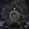 Allah Yazılı Çelenk Detaylı Gümüş Kolye